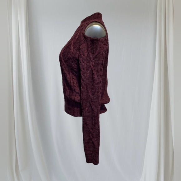 🆕Burgundy Sweater with Cold Shoulder Cut Out - Picture 2 of 9